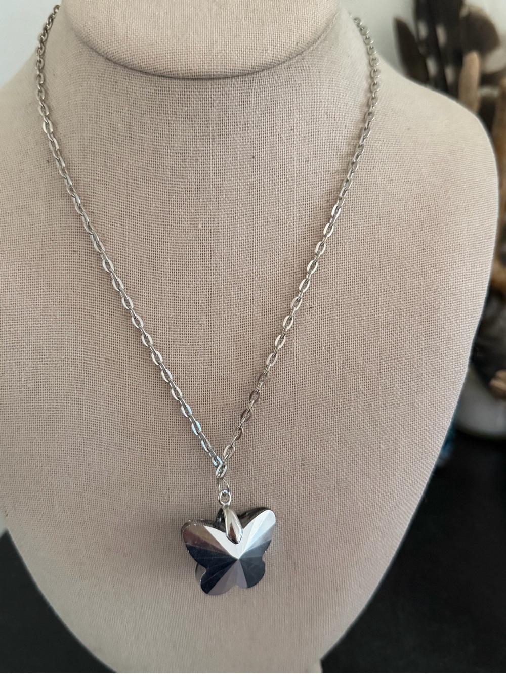 Vintage 90’s Y2K Silver Chrome Faceted Butterfly Pendant Necklace